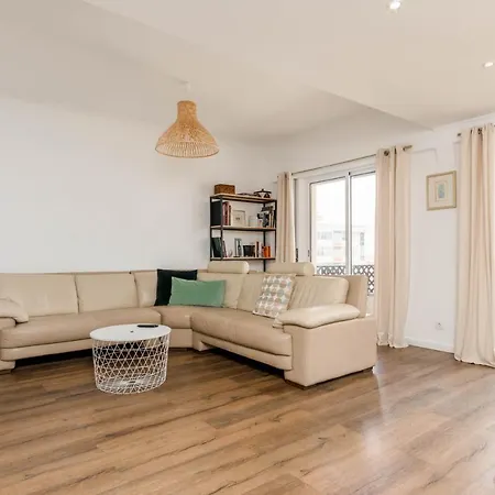 Apartman Lovely 2 Bedroom In Caparica