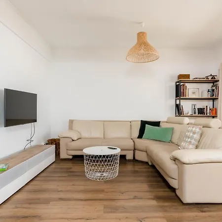 Lovely 2 Bedroom In Caparica Almada