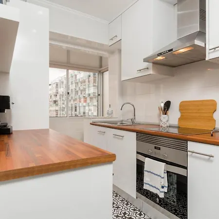 Lovely 2 Bedroom In Caparica *