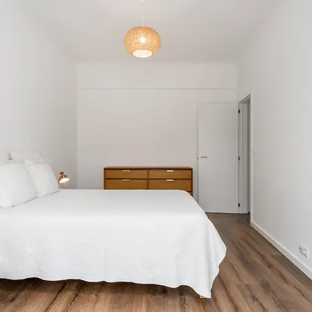 Apartman Lovely 2 Bedroom In Caparica Almada