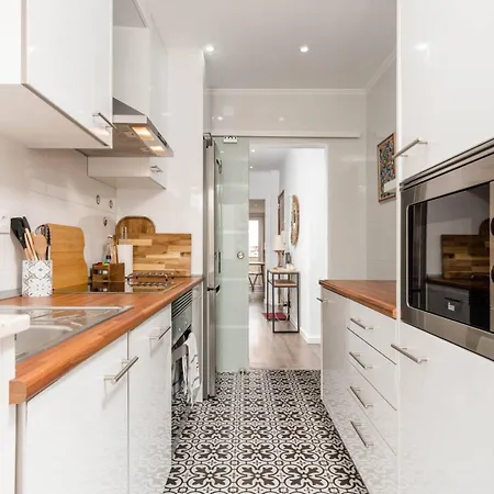 Lovely 2 Bedroom In Caparica *