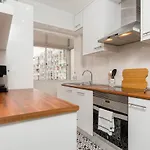 Lovely 2 Bedroom In Caparica *
