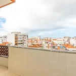 Lovely 2 Bedroom In Caparica