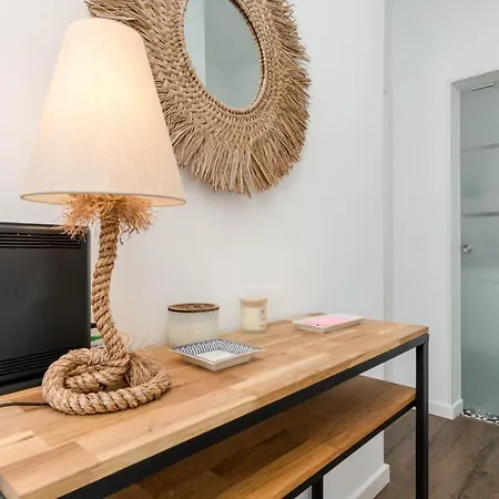 Lovely 2 Bedroom In Caparica