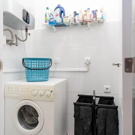 Lovely 2 Bedroom In Caparica 阿尔马达