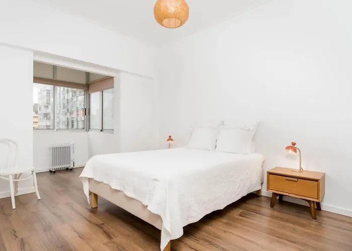 Lovely 2 Bedroom In Caparica * אלמאדה
