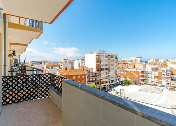 Lovely 2 Bedroom In Caparica דירה *