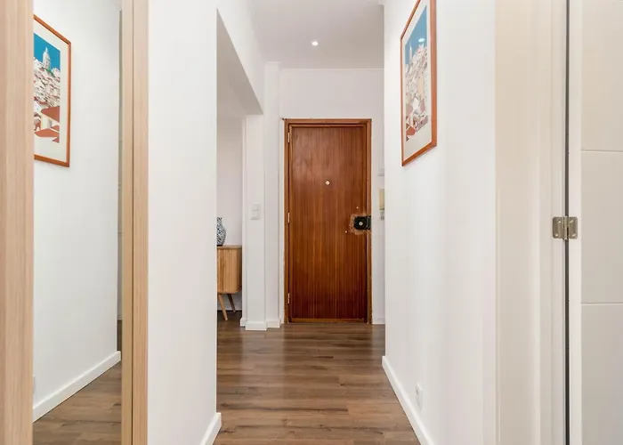 Lovely 2 Bedroom In Caparica