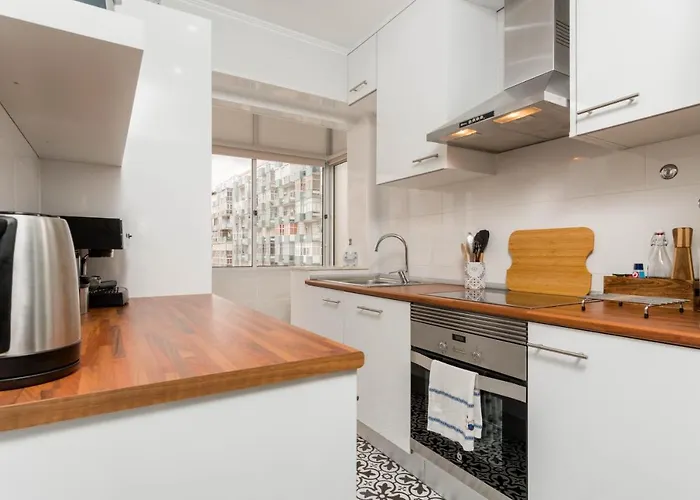 Lovely 2 Bedroom In Caparica *