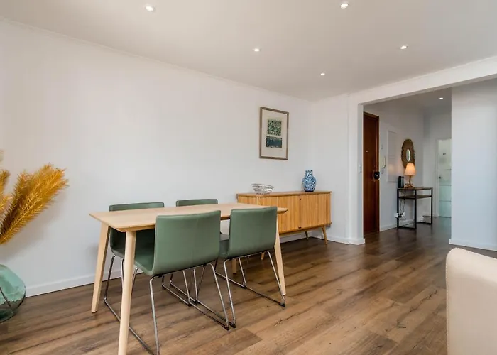 Lovely 2 Bedroom In Caparica * אלמאדה