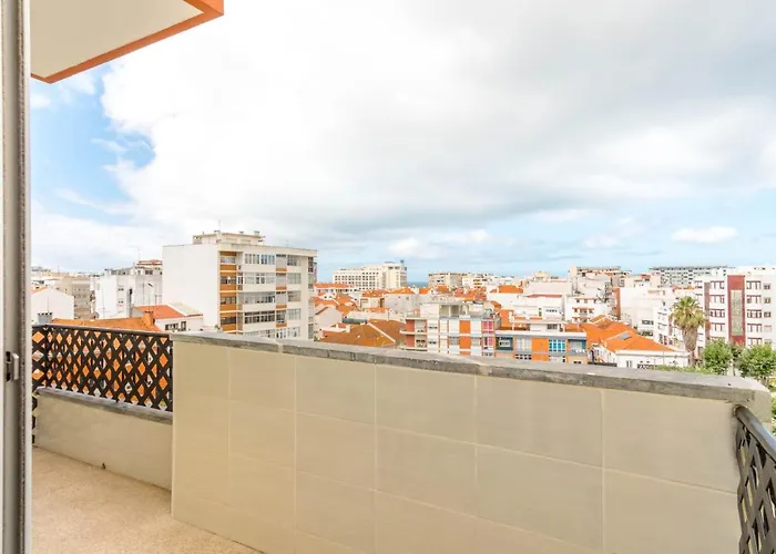 Lovely 2 Bedroom In Caparica