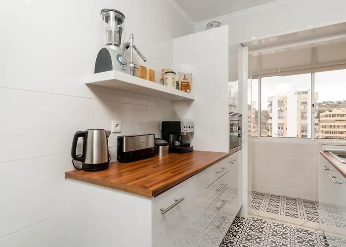 Lovely 2 Bedroom In Caparica * אלמאדה