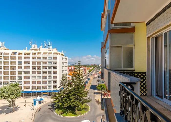 Lovely 2 Bedroom In Caparica דירה *