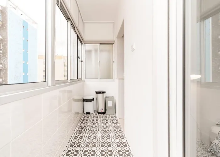 Lovely 2 Bedroom In Caparica *