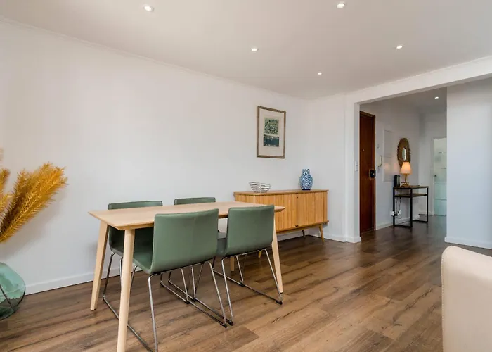 Lovely 2 Bedroom In Caparica *