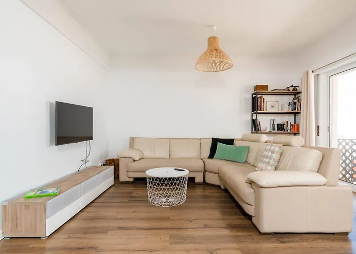 Lovely 2 Bedroom In Caparica