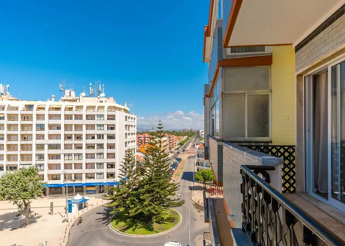 Lovely 2 Bedroom In Caparica דירה אלמאדה