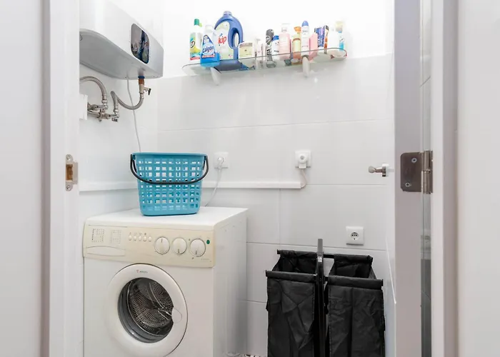 Lovely 2 Bedroom In Caparica אלמאדה