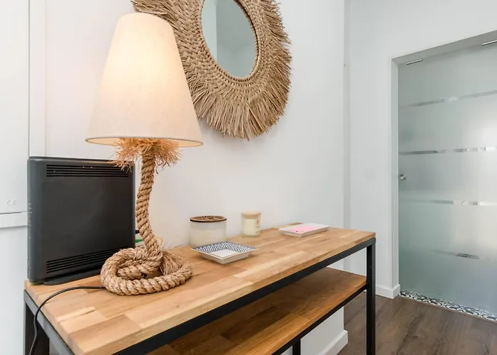 Lovely 2 Bedroom In Caparica דירה *
